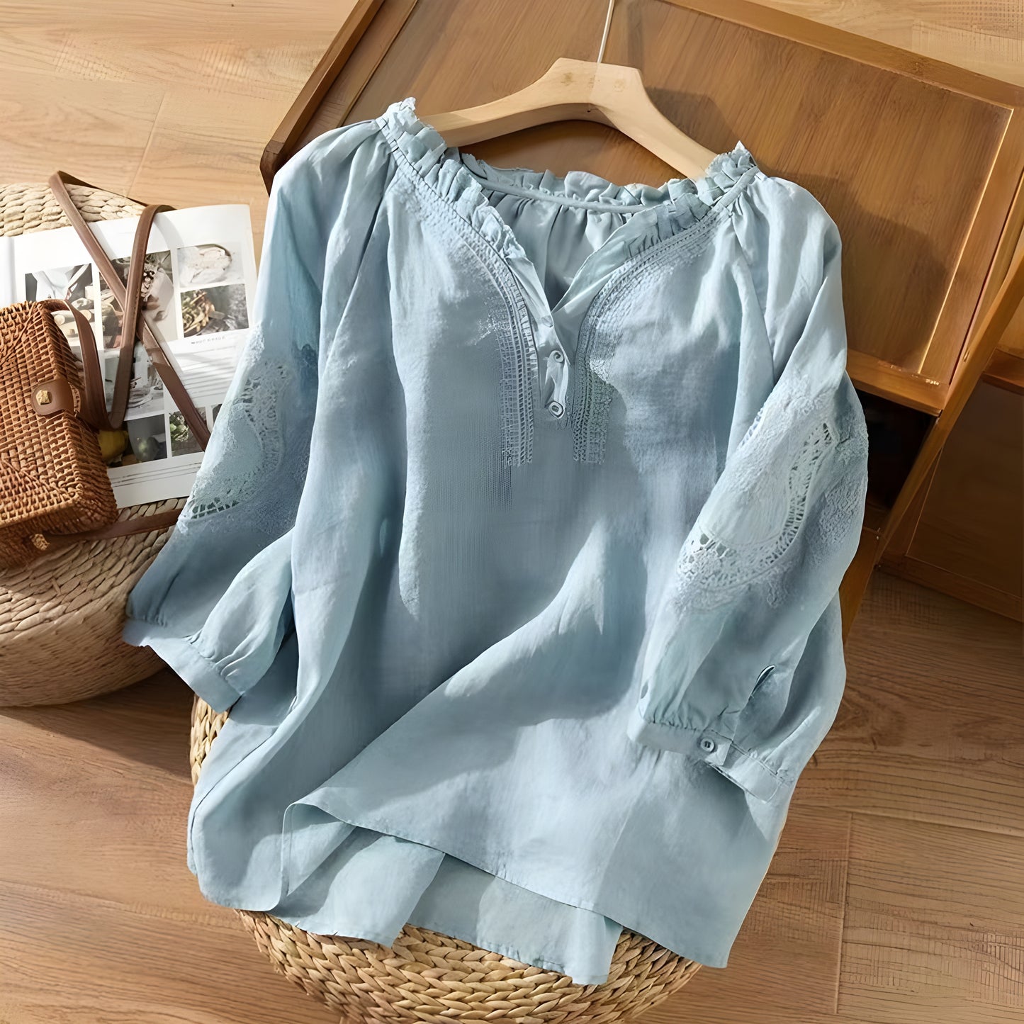 Aurora™ | Linneblus med blommig elegans Luftig, feminin – och full av sommarkänsla