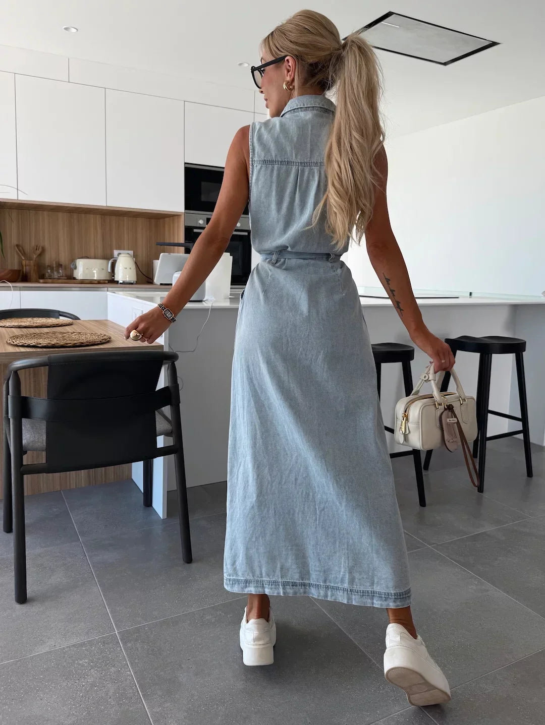Kiona™ | Tidlös Denimklänning med Självförtroende i Varje Steg