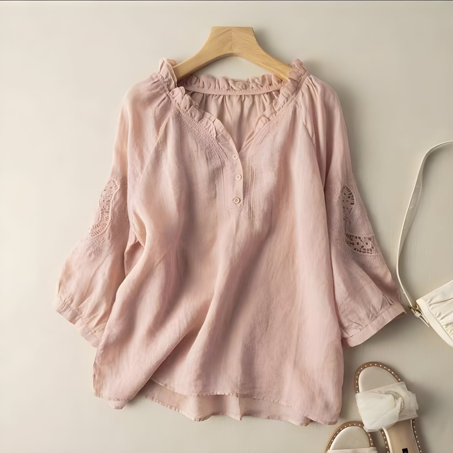 Aurora™ | Linneblus med blommig elegans Luftig, feminin – och full av sommarkänsla